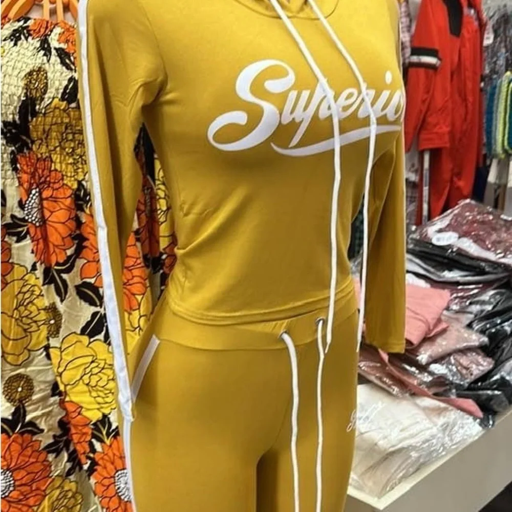 Women jogging - Picture 2 of 2